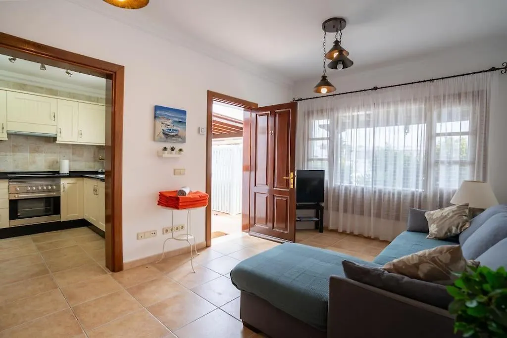 פלאיה בלנקה Beautiful Home In Lanzarote 5 Mins From Marina בית נופש