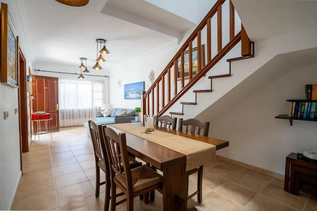 בית נופש פלאיה בלנקה Beautiful Home In Lanzarote 5 Mins From Marina ספרד