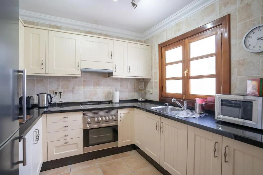 בית נופש פלאיה בלנקה Beautiful Home In Lanzarote 5 Mins From Marina